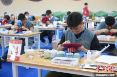 <b>湖北民间工艺技能大赛启幕 233名匠人同台竞技</b>